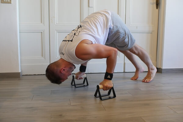 Pike Push Up - Wie man einen Pike Push-Up richtig macht